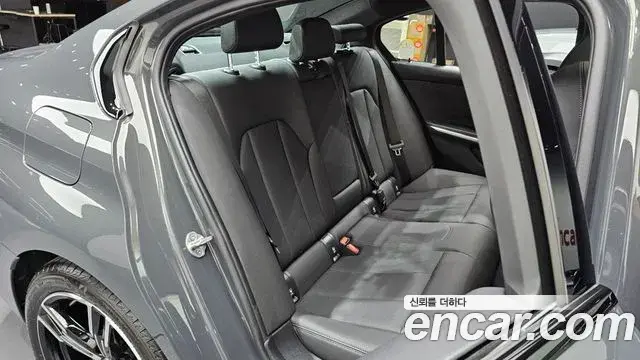 BMW 3 Series 2025 — ფოტო 32/33