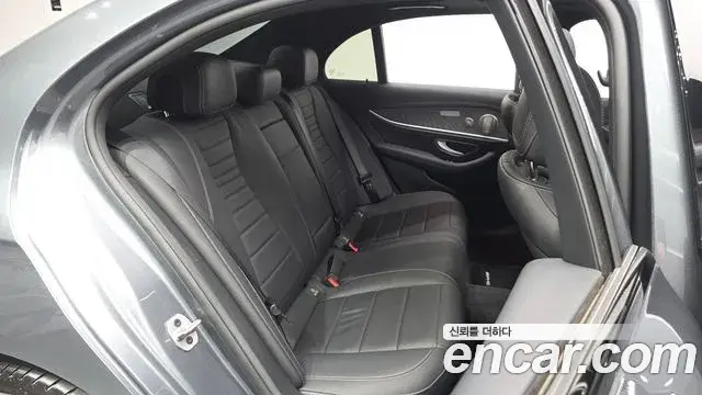 Mercedes-Benz E-Class 2023 — Фото 11/20