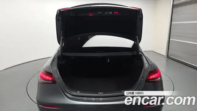 Mercedes-Benz E-Class 2023 — Фото 20/20