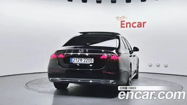 Mercedes-Benz E-Class 2024 — ფოტო 27/30