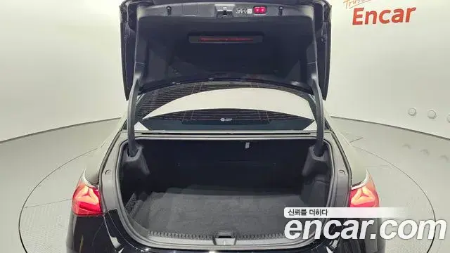 Mercedes-Benz E-Class 2024 — ფოტო 19/30