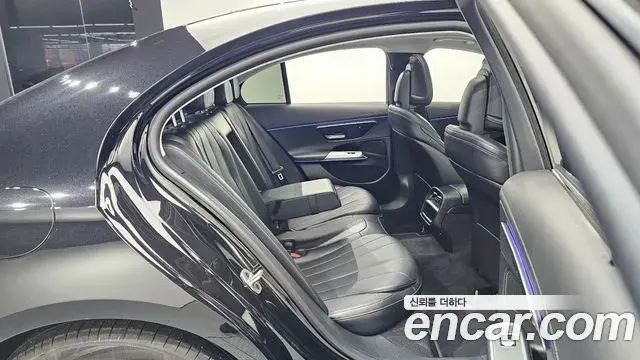 Mercedes-Benz E-Class 2024 — ფოტო 22/30