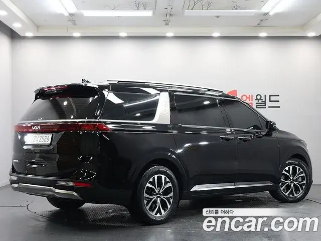 Kia Carnival 2023 — Şəkil 17/20