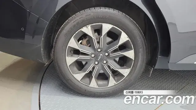 Kia Carnival 2023 — Photo 7/20