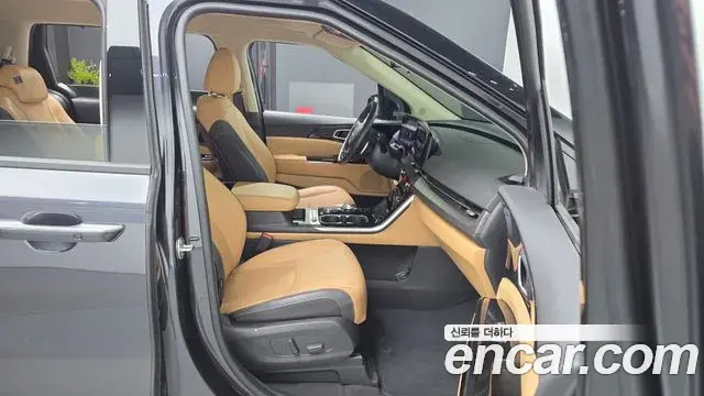 Kia Carnival 2023 — Photo 19/20