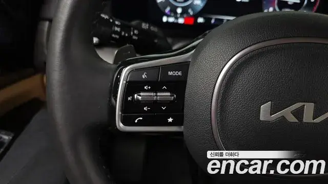Kia Carnival 2023 — Photo 8/20