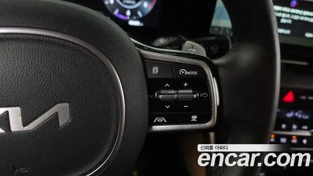 Kia Carnival 2023 — Photo 2/20