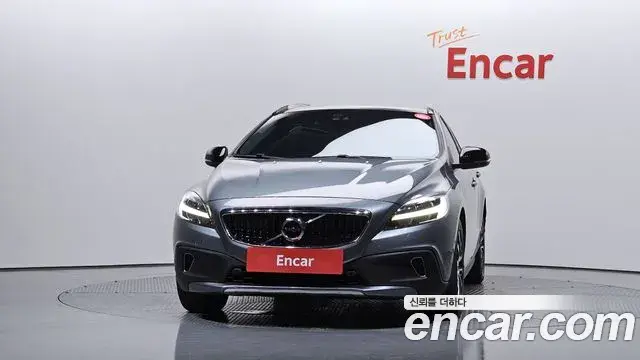 Volvo V40 Cross Country 2019 — Şəkil 16/33