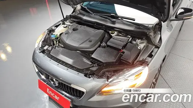 Volvo V40 Cross Country 2019 — Şəkil 30/33