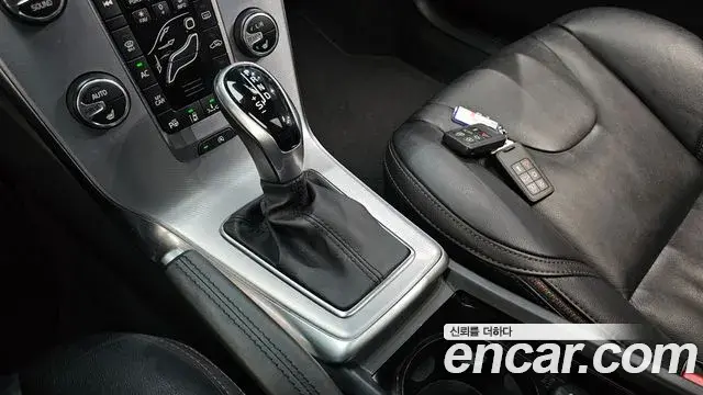 Volvo V40 Cross Country 2019 — Şəkil 6/33