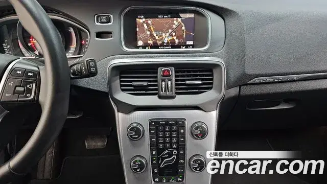 Volvo V40 Cross Country 2019 — Şəkil 4/33