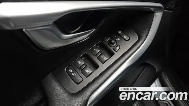 Volvo V40 Cross Country 2019 — Şəkil 13/33