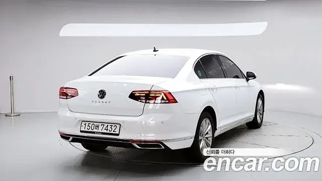 Volkswagen Passat GT 2021 — ფოტო 11/20
