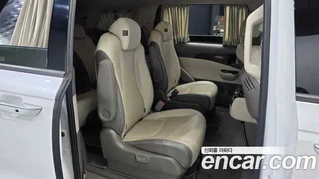 Kia Carnival 2021 — Фото 12/20