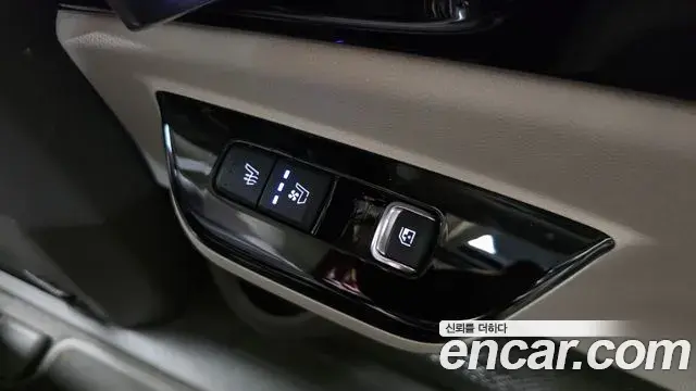 Kia Carnival 2021 — Фото 18/20