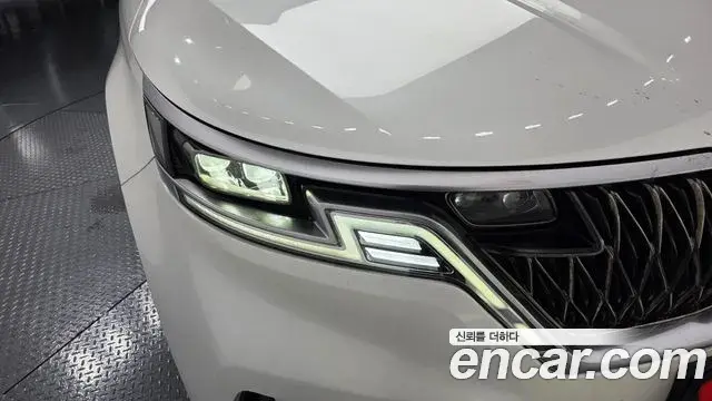 Kia Carnival 2021 — Photo 27/38