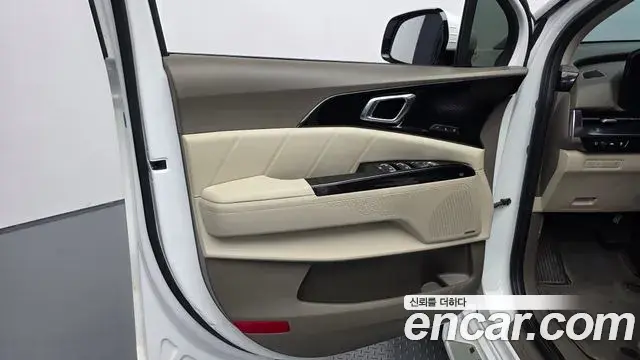 Kia Carnival 2021 — Photo 32/38