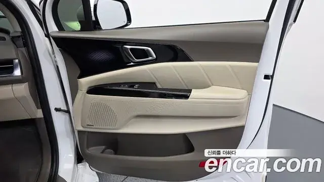 Kia Carnival 2021 — Photo 1/38