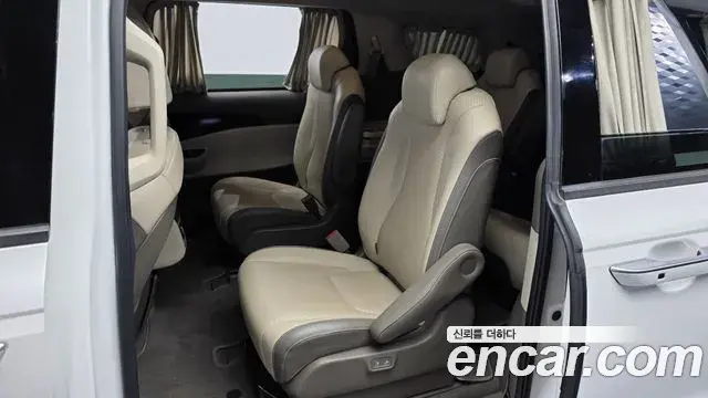 Kia Carnival 2021 — Photo 30/38