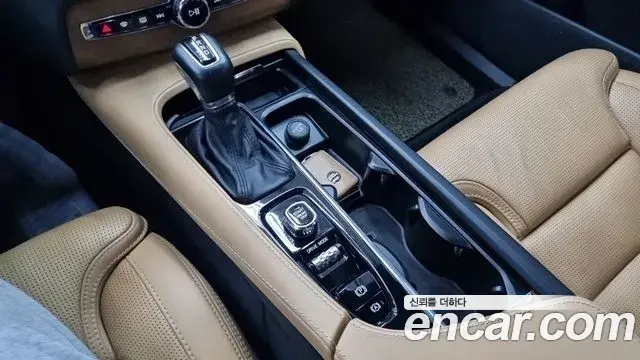 Volvo XC90 2020 — Şəkil 4/17