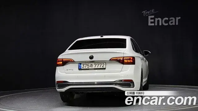 Volkswagen Jetta 2023 — Şəkil 9/27