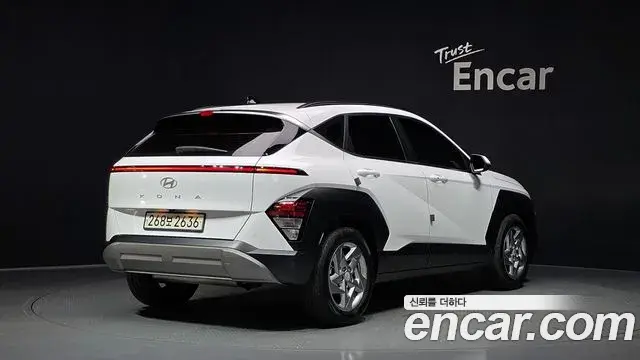 Hyundai Kona 2023 — Фото 2/20