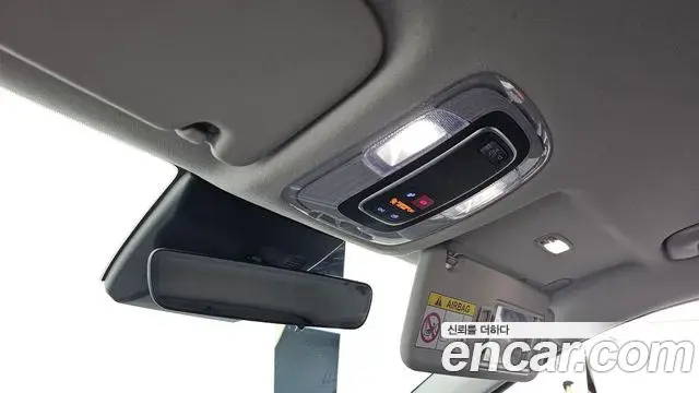 Hyundai Kona 2023 — Фото 17/20