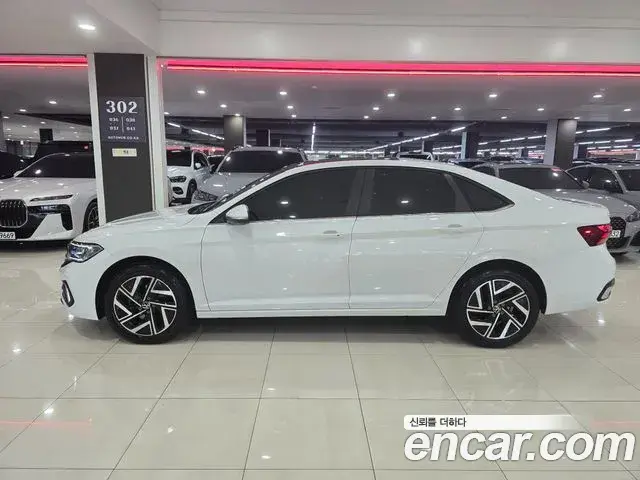 Volkswagen Jetta 2023 — Фото 2/16