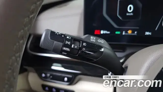 Kia Carnival 2024 — Şəkil 26/32