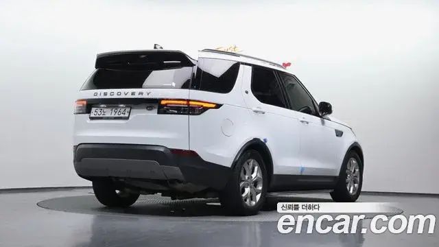 Land Rover Discovery 5 2018 — Şəkil 29/34