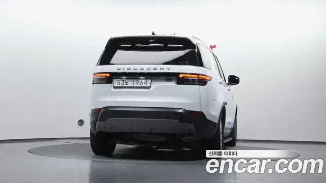 Land Rover Discovery 5 2018 — Şəkil 30/34