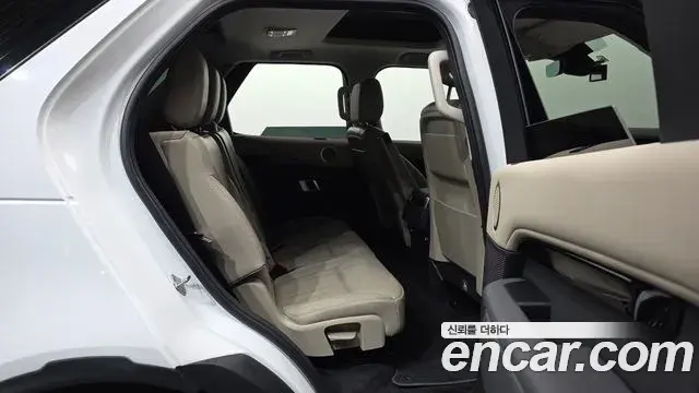 Land Rover Discovery 5 2018 — Şəkil 8/34