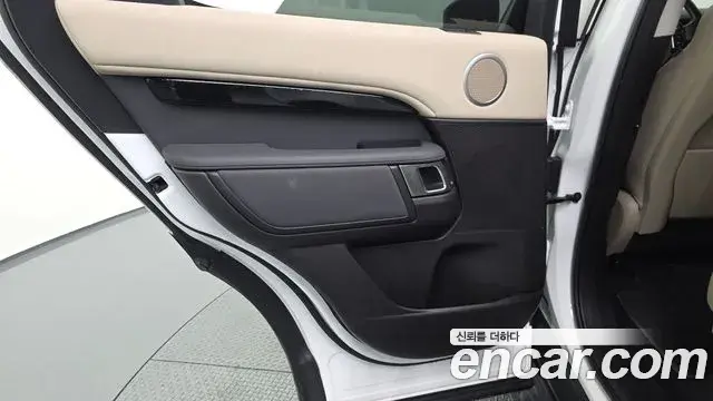 Land Rover Discovery 5 2018 — Şəkil 34/34