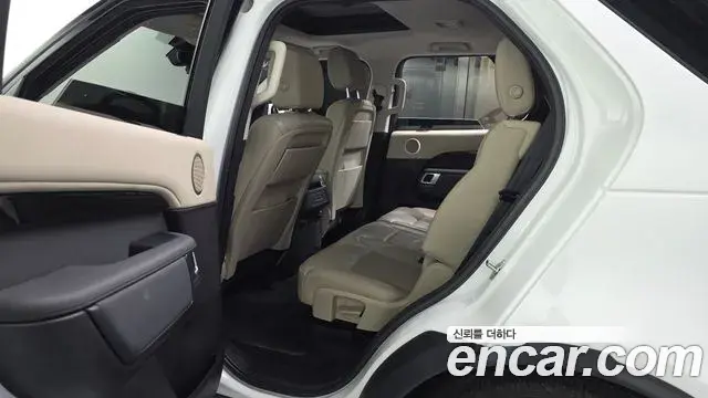 Land Rover Discovery 5 2018 — Şəkil 32/34