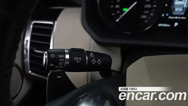 Land Rover Discovery 5 2018 — Şəkil 6/34