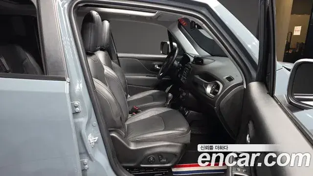 Jeep Renegade 2018 — Photo 22/34