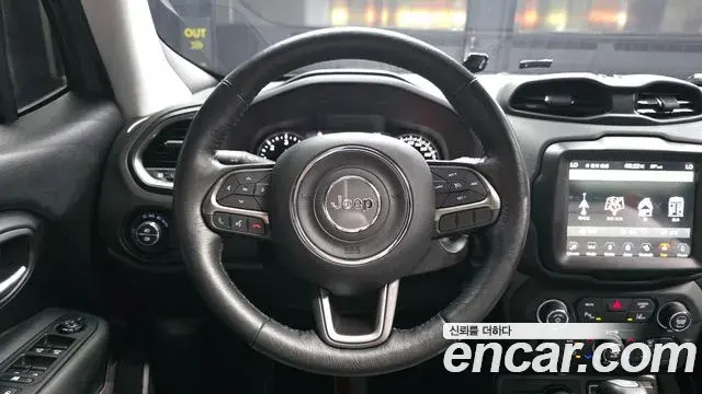 Jeep Renegade 2018 — Photo 34/34