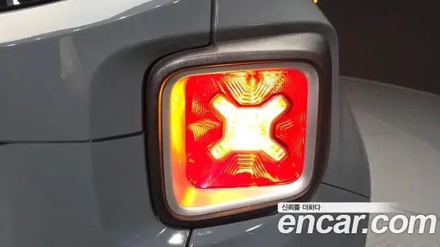Jeep Renegade 2018 — Photo 21/34