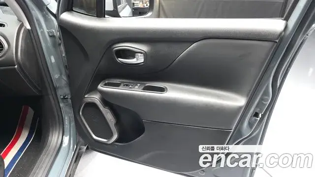 Jeep Renegade 2018 — Photo 23/34