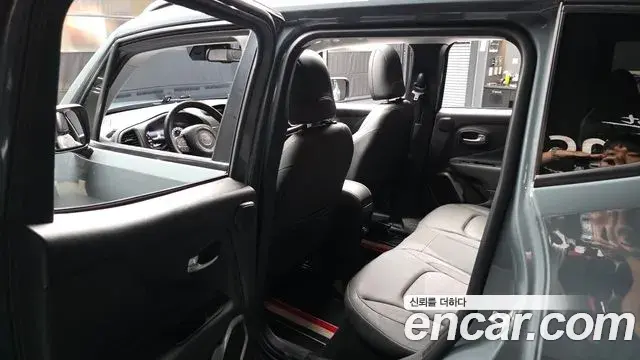 Jeep Renegade 2018 — Photo 9/34