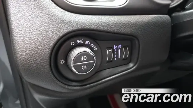 Jeep Renegade 2018 — Photo 32/34