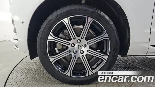 Volvo XC60 2019 — Photo 14/20