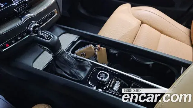 Volvo XC60 2019 — Photo 6/20