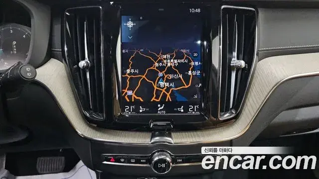 Volvo XC60 2019 — Photo 2/20