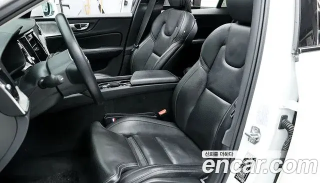 Volvo V60 Cross Country 2021 — Şəkil 15/20