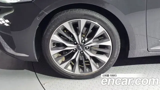 Kia K8 2023 — Photo 8/30