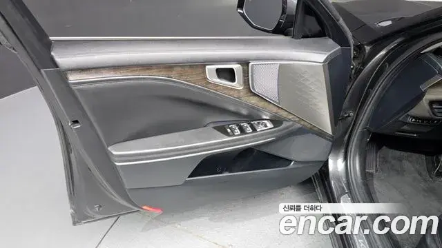Kia K8 2023 — Photo 7/30