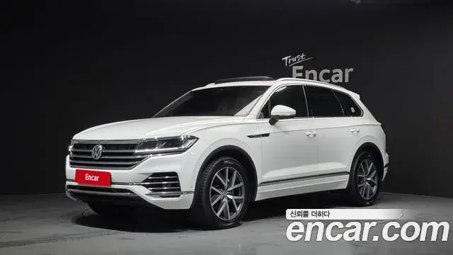 Volkswagen Touareg 2020 — ფოტო 7/20