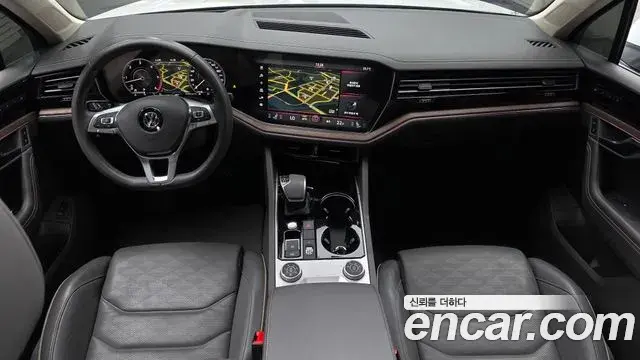 Volkswagen Touareg 2020 — ფოტო 18/20