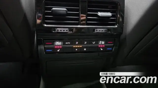 Volkswagen Touareg 2020 — ფოტო 8/20